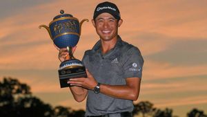 Morikawa, con el trofeo de ganador. Morikawa, con el trofeo de ganador.
