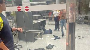Un pasajero amenaza a varios trabajadores del aeropuerto de Palma.