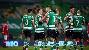 Pedro Gonçalves recoge el cariño de sus compañeros tras anotar el 1-0 Pedro Gonçalves recoge el cariño de sus compañeros tras anotar el 1-0
