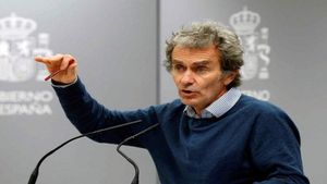 Fernando Simón pide no desescalar hasta que cada comunidad rastree sus casos Fernando Simón pide no desescalar hasta que cada comunidad rastree sus casos
