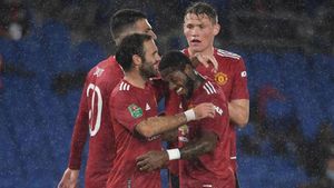 Mata celebra el gol con sus compañeros Mata celebra el gol con sus compañeros