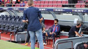 Piqué estuvo bastante desconectado durante la presentación del Barça en el Gamper