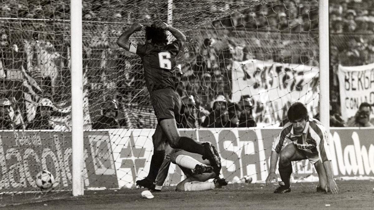 El gol que dio el título al Barça en el Bernabéu, obra de José Ramón Alexanco en el minuto 61. El capitán azulgrana firmó una victoria balsámica El gol que dio el título al Barça en el Bernabéu, obra de José Ramón Alexanco en el minuto 61. El capitán azulgrana firmó una victoria balsámica
