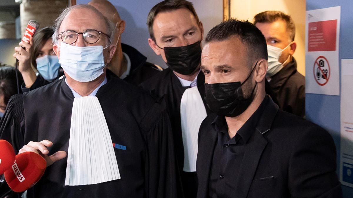 Valbuena, a la salida de la primera jornada del juicio Valbuena, a la salida de la primera jornada del juicio