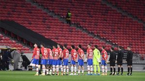 Los jugadores del Granada, antes de empezar el partido ante el Molde en Budapest. Los jugadores del Granada, antes de empezar el partido ante el Molde en Budapest.