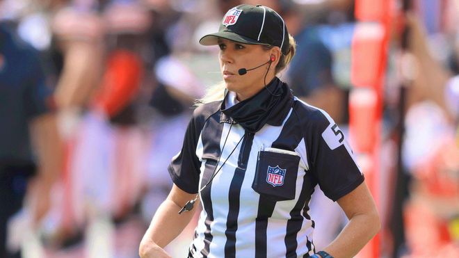 Sarah Thomas, la primera mujer que arbitrará una Super Bowl Sarah Thomas, la primera mujer que arbitrará una Super Bowl