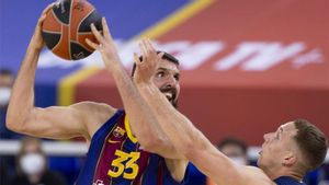 Mirotic, en una acción del partido ante el Baskonia Mirotic, en una acción del partido ante el Baskonia