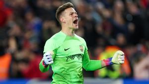 Ter Stegen celebra el gol de Kessie contra el Madrid Ter Stegen celebra el gol de Kessie contra el Madrid