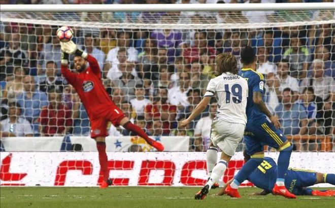 Modric fue el único que puso a prueba a Sergio Álvarez en la primera parte Modric fue el único que puso a prueba a Sergio Álvarez en la primera parte