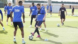 Messi vuelve a entrenarse con el grupo