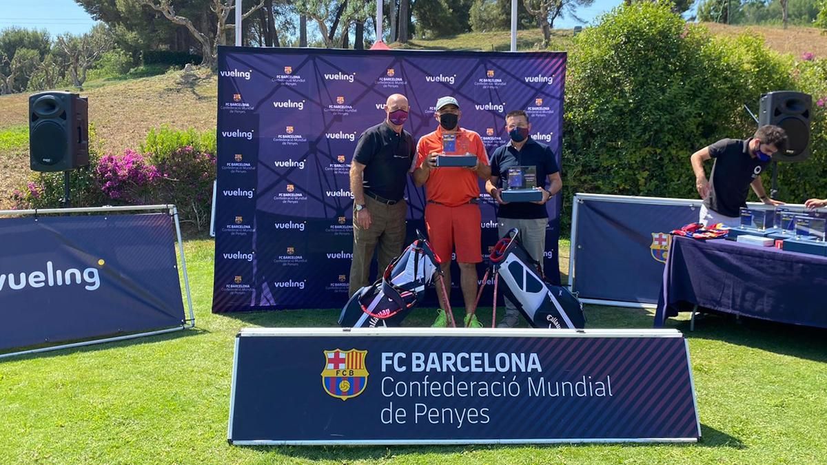 Antoni Guil y Paco Clos entregan uno de los premios del torneo Antoni Guil y Paco Clos entregan uno de los premios del torneo
