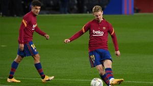 El Barça aún debe gran parte de los fichajes de Coutinho y De Jong El Barça aún debe gran parte de los fichajes de Coutinho y De Jong