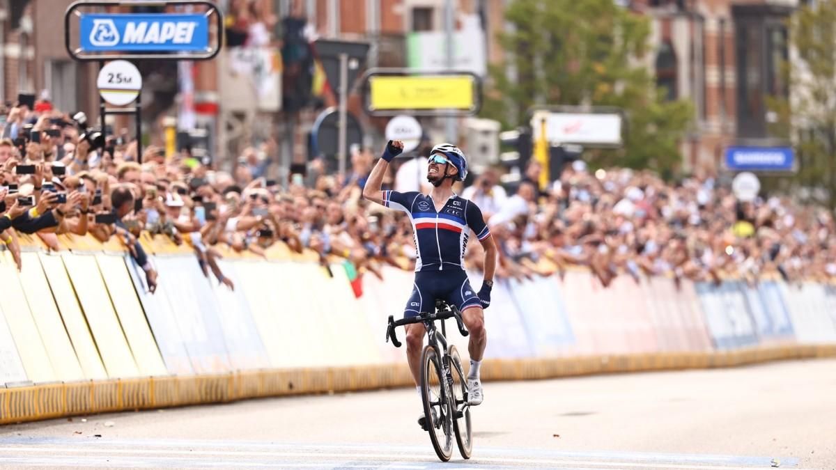 Lulu alzó los brazos victorioso en línea de meta Lulu alzó los brazos victorioso en línea de meta
