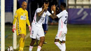 Militao celebra un gol con Vinicius Militao celebra un gol con Vinicius