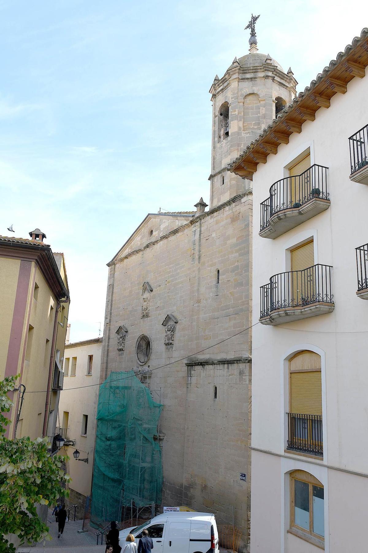 Portada de la Iglesia del Carmen de Alcañiz (Teruel), donde se han iniciado las obras de restauración.