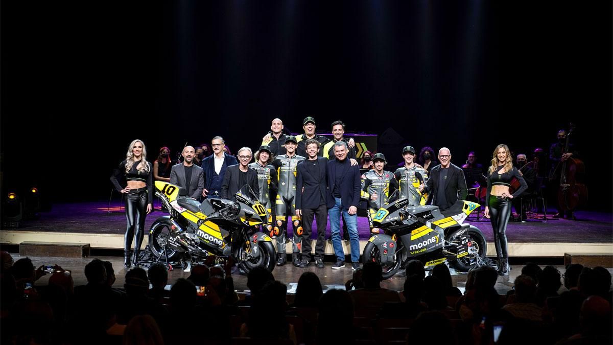 Rossi ha presentado sus proyectos de MotoGP y Moto2 en el teatro Rossini de Pésaro Rossi ha presentado sus proyectos de MotoGP y Moto2 en el teatro Rossini de Pésaro