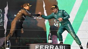 Hamilton y Alonso, en el podio de Australia