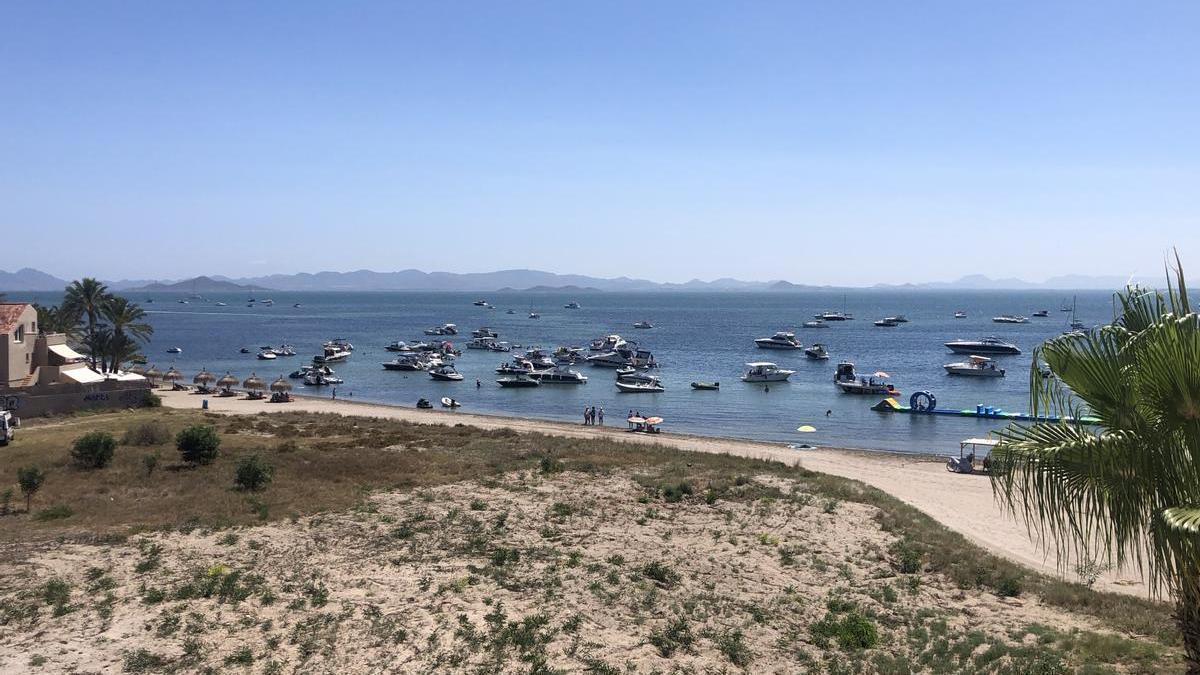 MAR MENOR | Primeras sanciones por las aglomeraciones de barcos en las playas MAR MENOR | Primeras sanciones por las aglomeraciones de barcos en las playas