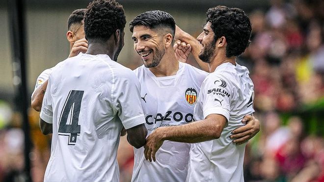 El Valencia mejora sus prestaciones en Nottingham