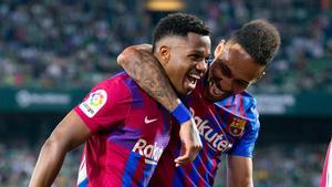 Resumen, goles y highlights del Betis 1 - 2 FC Barcelona de la jornada 35 de LaLiga Santander