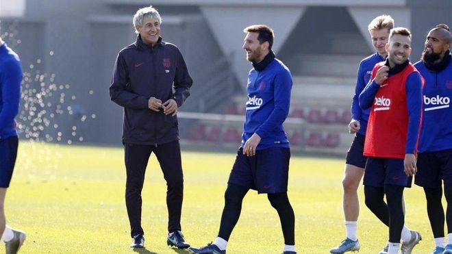 Setién y Messi, en un entrenamiento del FC Barcelona Setién y Messi, en un entrenamiento del FC Barcelona