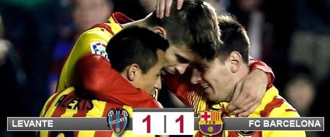Piqué, celebrando su gol con Messi y Alexis Piqué, celebrando su gol con Messi y Alexis