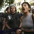 La policía de Turquía destruye la manifestación del Orgullo LGBTQ+ en Ankara