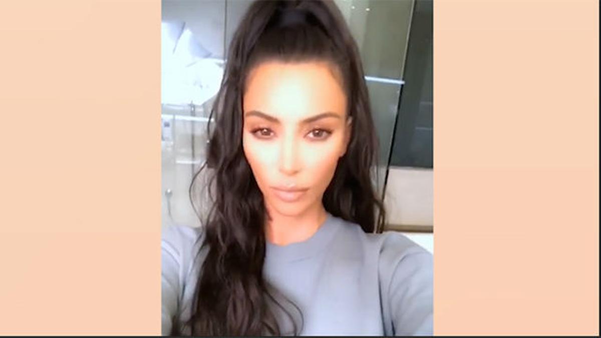 Kim Kardashian muestra sus senos quedamos por el sol en Instagram