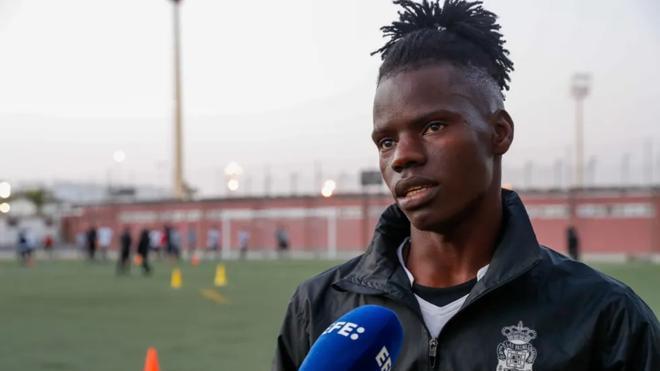 La FIFA inscribe a Soleymane, el niño maliense que llegó en patera