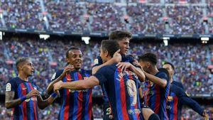 El Barça celebra un tanto de Lewandowski en el Spotify Camp Nou