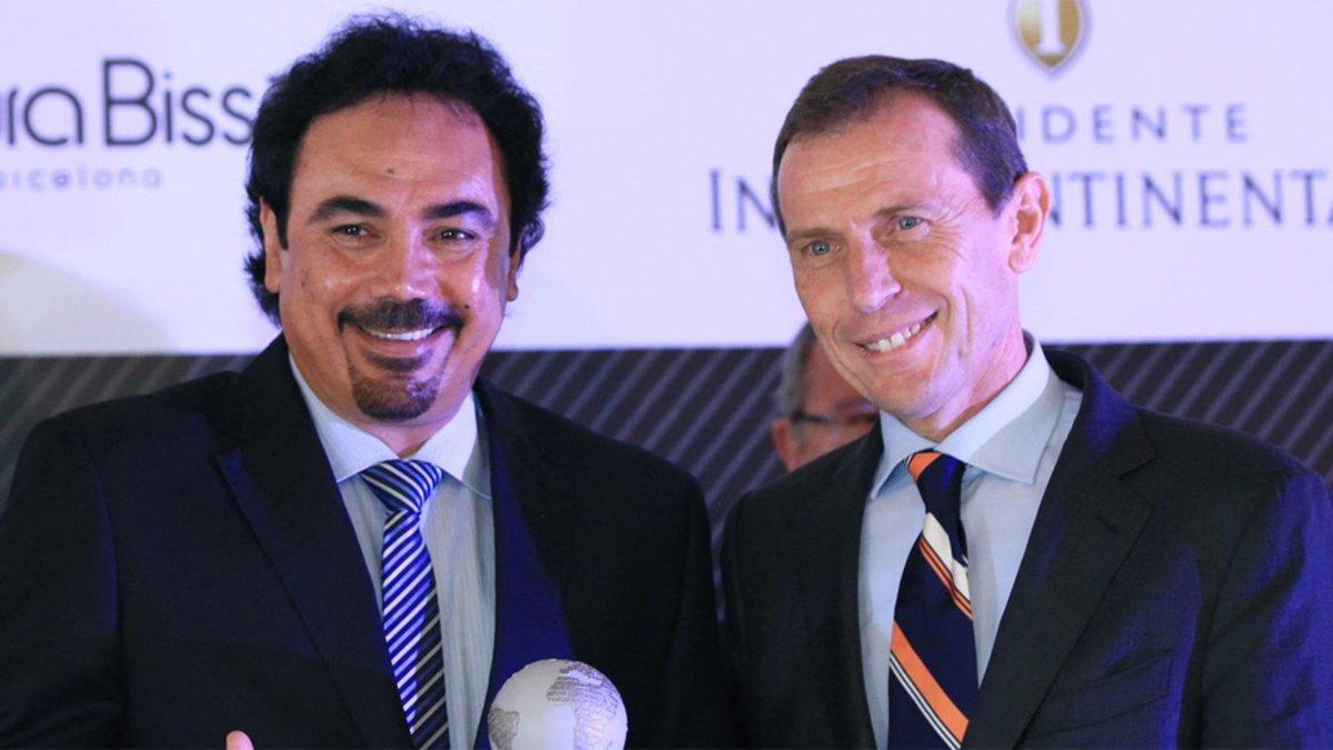 El exfutbolista mexicano Hugo Sánchez junto a Emilio Butragueño, director de relaciones institucionales del Real Madrid