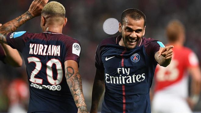 Alves, contento de la posible llegada de Neymar al PSG Alves, contento de la posible llegada de Neymar al PSG