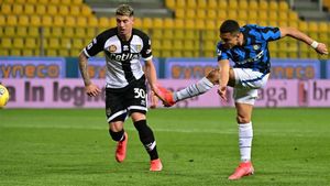 Alexis Sánchez en la acción de su primer gol ante el Parma Alexis Sánchez en la acción de su primer gol ante el Parma