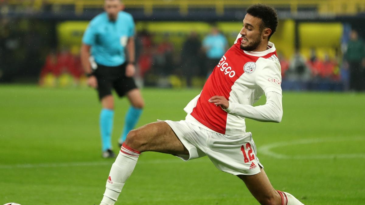 Transfers FC Barcelona |  Mazraoui, ein weiterer Flügelspieler, der sich Barça angeboten hat