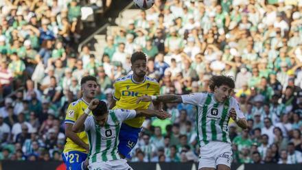 Resumen, goles y highlights del Betis 1 - 1 Cádiz de la jornada 6 de LaLiga EA Sports