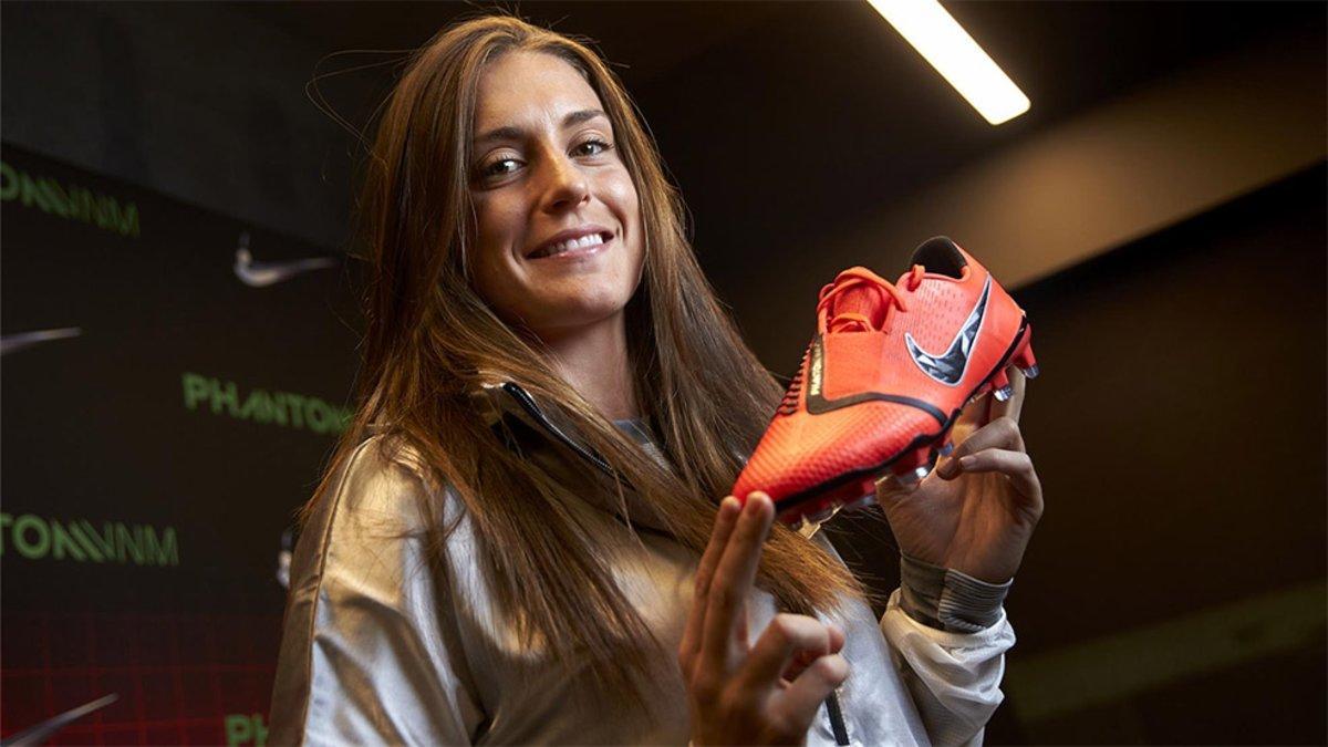 Alexia posa con sus nuevas Nike Phantom VNM tras una espectacular presentación