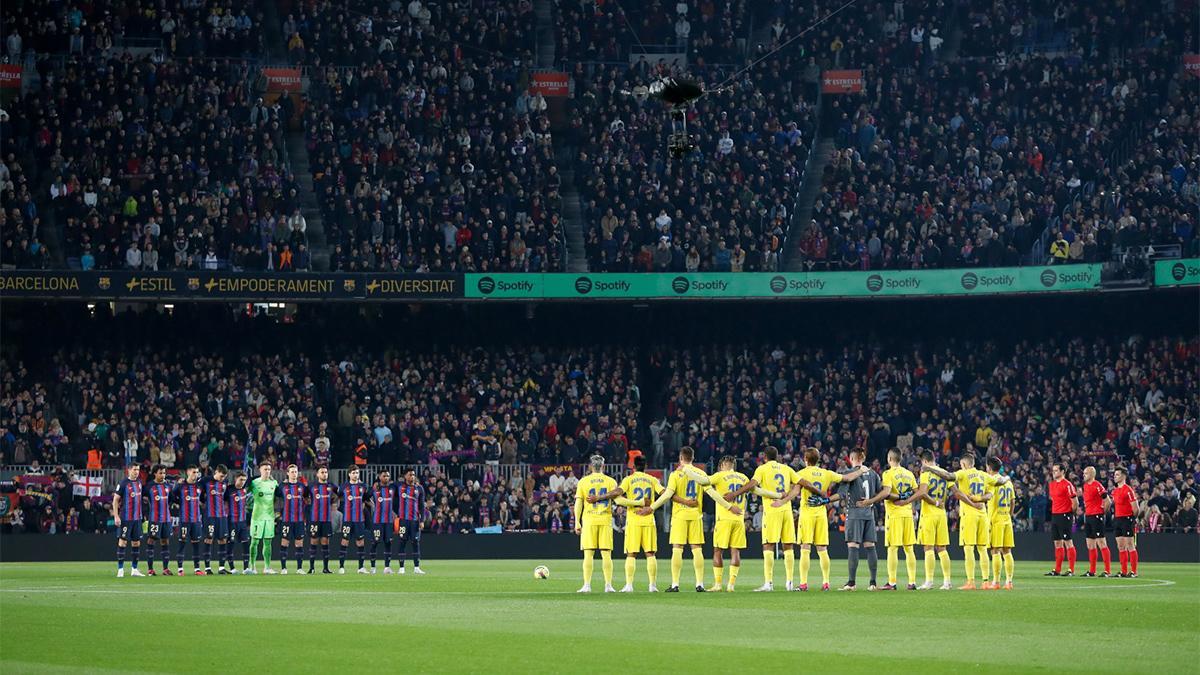 Minute of silence for Marcos Alonso Sr at Camp Nou