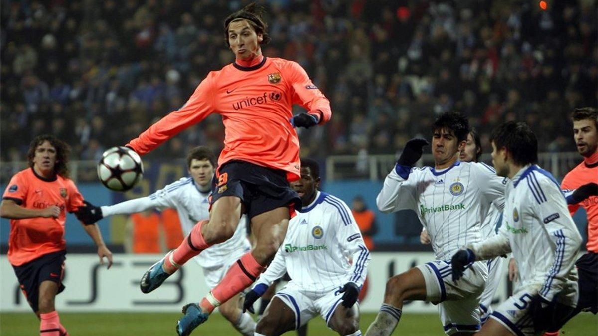 Zlatan, en una acción del Barça-Dinamo de 2009 Zlatan, en una acción del Barça-Dinamo de 2009