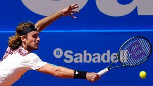 Tsitsipas, clsificado para semis por la vía rápida