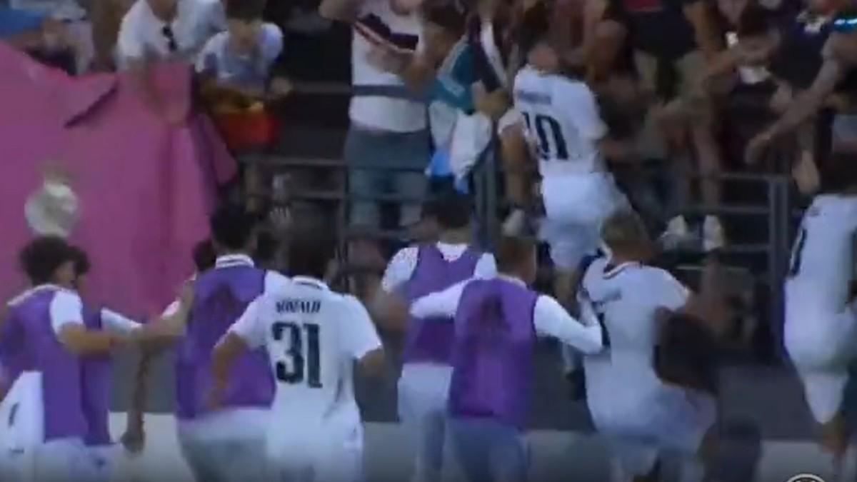 انهيار حاجز في مباراة ريال مدريد كاستيا وبرشلونة أتلتيك وعدم وقوع إصابات خطيرة