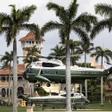Archivo - El expresidente Donald J. Trump a bordo del Marine One aterriza de nuevo en Mar-a-Lago mientras un helicóptero de escolta sobrevuela el viernes 29 de marzo de 2019