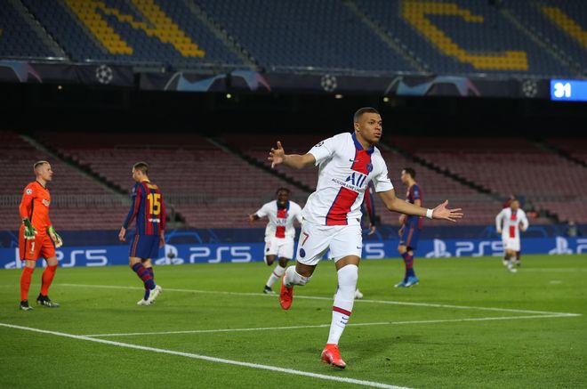Mbappé celebrando un gol ante el FC Barcelona Mbappé celebrando un gol ante el FC Barcelona