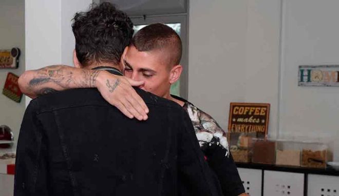 El abrazo de Dani Alves y Marco Verratti El abrazo de Dani Alves y Marco Verratti