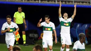 El delantero argentino del Elche Lucas Boyé celebra su gol ante el Eibar El delantero argentino del Elche Lucas Boyé celebra su gol ante el Eibar