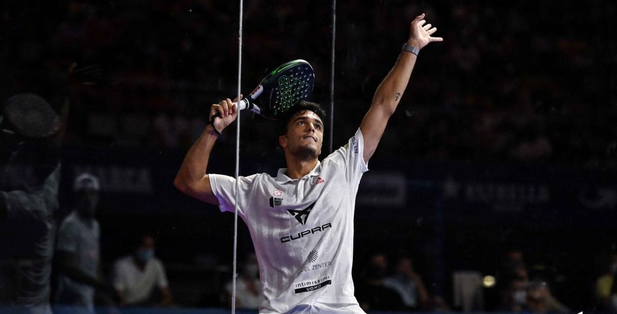 Galán celebra el pase a semis del World Padel Tour Master en el Palau Sant Jordi de Barcelona Galán celebra el pase a semis del World Padel Tour Master en el Palau Sant Jordi de Barcelona