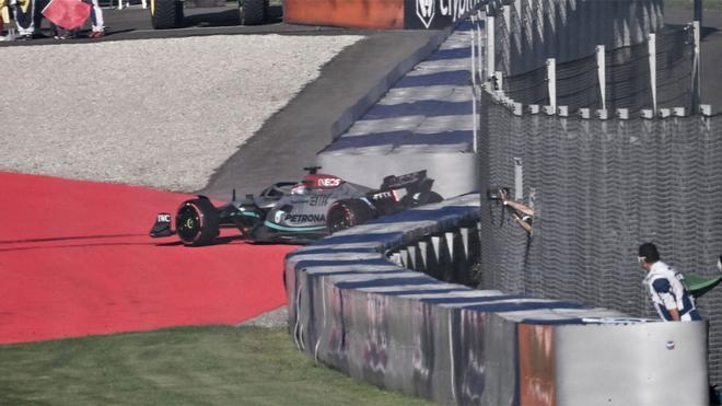 Mercedes cambia el chasis de Hamilton