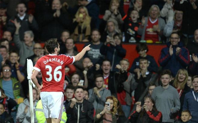 Darmian solo ha sido utilizado en un partido por Mourinho y quiere abandonar el Manchester United Darmian solo ha sido utilizado en un partido por Mourinho y quiere abandonar el Manchester United
