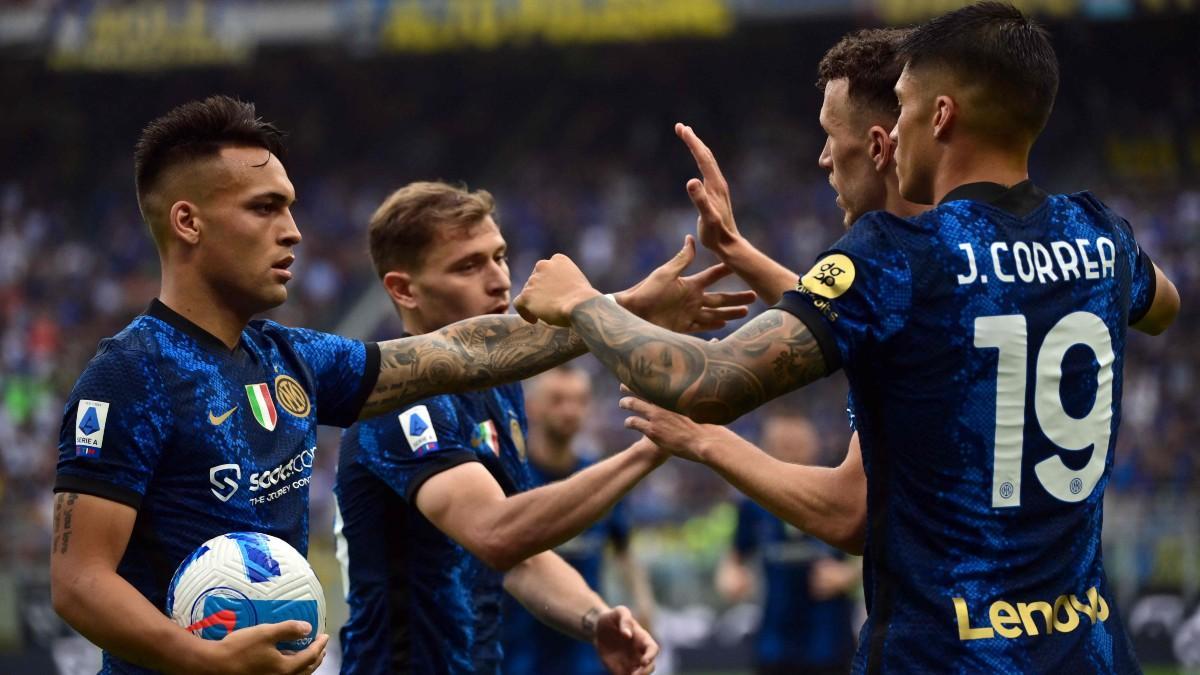 Los jugadores del Inter celebran el tanto de Perisic