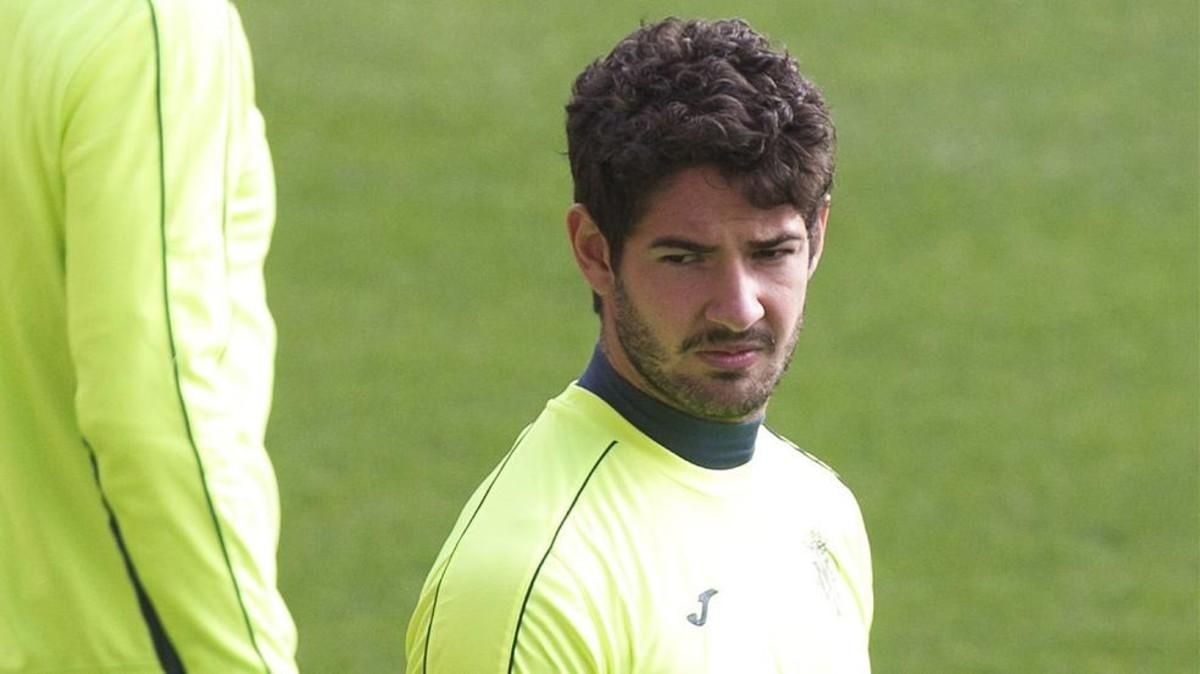 Pato podría abandonar la disciplina del Villarreal. Pato podría abandonar la disciplina del Villarreal.
