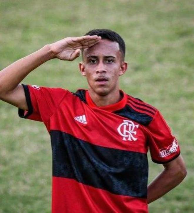 Matheus Gonçalves (Flamengo) - Mediocentro ofensivo, 17 años